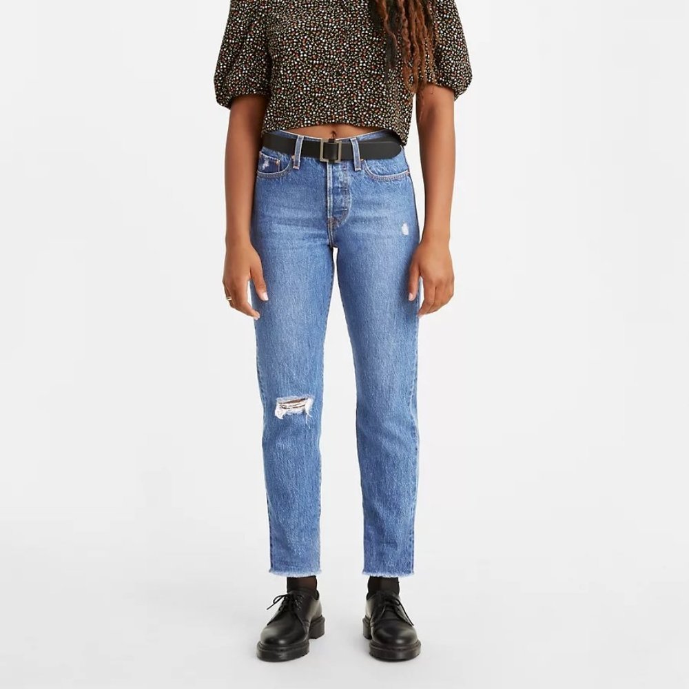 Levi Wedgie Fit Ankle Jeans